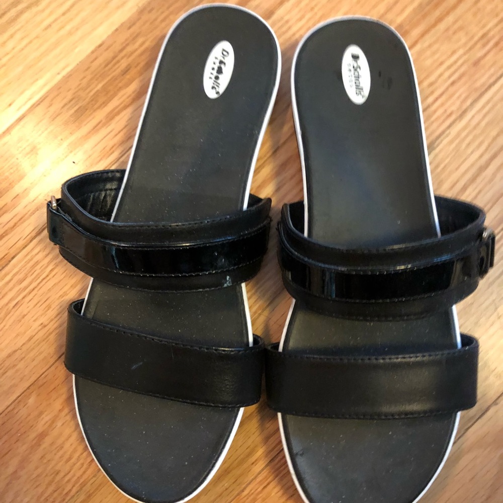 Dr. Scholls black and White sandals!!